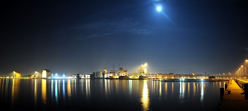 Stralsund
<p>Stralsund bei Nacht!</p><p>Ob am Tage oder bei der Nacht Stralsund ist erwacht!</p>
Küste - Strand, Meer/Ozean, Tourismus, Schifffahrt/Hafen, Bauwerke/Gebäude
Philipp Benz